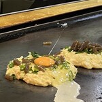 Okonomiyaki Komachi - 「玉子抜き」は右、有りは左の中央に乗せられる