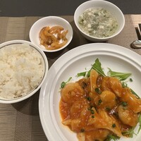 倶楽湾 - 海老とイカのチリソース炒め