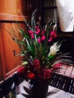 Ebisu Kichinoza - 店舗外には　季節の花々でお出迎え