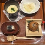 ダイナミックキッチン＆バー 響 - 前菜4種 鯖棒寿司 海老茶碗蒸し 等
