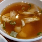 龍門 - セットの雲呑スープは駄菓子的なカジュアル感