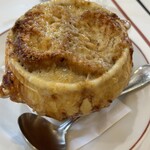 ブラッスリー・ヴィロン - オニオングラタンスープ　ナカは玉葱たくさん！！