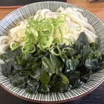 丸池製麺所 - わかめうどんです