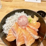 海鮮居酒屋 あいち - ネギトロしらすサーモン丼 1200円
