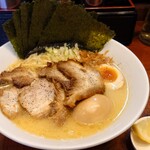 横浜家系ラーメン 圭壱家 - 美しい一杯