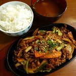 おいそ - 豚肉と野菜炒め定食(2013/10/22撮影)