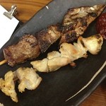 豊田屋 - やきとん（れば）
      やきとり（モモ）