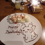 炭火焼肉 暁 - 食後は何とサプライズ！バースデーケーキを提供して頂き、感激しました。