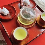 川上屋 - ドリンク写真:栗きんとんとお茶