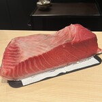 鮨 にし岡 - 仕込み中の大間の鮪美味しそう