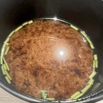 鮨 にし岡 - 鮪の出汁で作った赤だし(ココまでがコース)