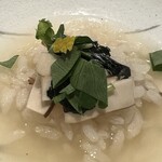 鮨 にし岡 - 松茸と切り立てシャリのお粥(北海道富良野産松茸・千葉産ササニシキ・純米吟醸から作った赤酢、松茸の香りが良く美味しい)