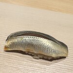 鮨 にし岡 - 愛知三河湾の小肌(美しく柔らかくて美味しい)
