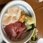 Daifukumaru - ウニ、ホタテ、マグロの三色丼作ってもらった　