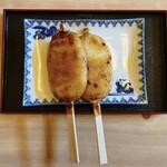 かなめ屋 - ごへーもち(2本)、真上から！