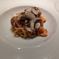 LUBANO - 塩漬けノルウェーサーモンとブラウンマッシュルームのスパゲティ