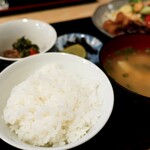 松弥食堂 - ごはん・味噌汁・小鉢付・漬物