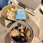 ザ ライフ バイ マルシェバトン柏 - 燻製ナッツとキノコのマリネ