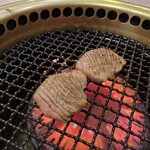 Yakiniku Itou - 結構深めに包丁が入っています。