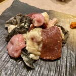 焼肉井とう - 美しすぎる、ミックスホルモン（ホルモン、ギアラ、センマイ、ハツ、コブクロ）。塩味で。