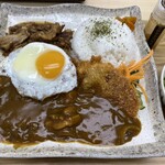 与那国ベーカリー食堂 ウヤシワレ - ソーキカレー