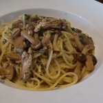 ビンデリーナ - 秋刀魚とキノコのスパゲティ