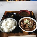 Doraibuin Ooban - もつ煮定食（770円）