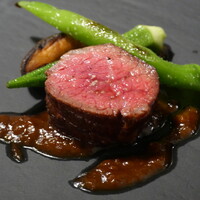 DADA - 岩手県産黒毛和牛もも肉のロティ　リヨネーズソース