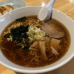 ホテル十和田荘 - ラーメン　煮干しと鶏ガラ。トゲがなくしっかりうまい