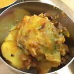 NEPALI CUISINE HUNGRY EYE Dine & Bar - 芽キャベツとジャガイモ