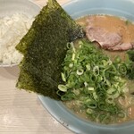 家系 武の極み - ラーメン少なめ九条ネギトッピング半ライス950円