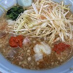 山岡家 - ニンニぐと豆板醤に一味を…