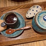 うさぎや CAFE - 開けると艶々としたおしるこが。