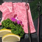 焼肉牛亭 - ピンク色がきれいな「霜降り前沢牛特上ロース 塩(\3000)」。