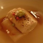 松 - 「湯葉」ロール状の3切れが俵型に盛られる見た目に美しい一品