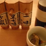 松 - 粗挽きのような辛子がここのおでんによく合った。