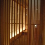 松 - 格子戸を開けたら店。