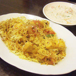 コチン ニヴァース - フィッシュビリヤニ(1400円)とライタ(300円)