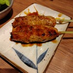 炭火串焼と旬鮮料理の店 しかまる - 『鶏つく』]　¥260x2
