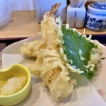 Yonedaya - ランチセット天ぷら（青しそ、海老、白身魚）