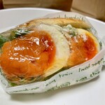 BOULANGERIE PANJA - バジルチキンとキャロットラベのサンド