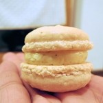 オーガニック洋菓子&ギフト こだわりぷりん エクリュ - バニラ　手に持った時の豊かな質感がありました。有機バニラビーンズ使用だそうです。