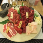 東京馬焼肉　三馬力 - 極上馬刺し５点盛り合わせ 