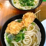 山越うどん - とり天串100円＋かけ温150円