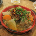 東京馬焼肉　三馬力 - 馬スジ煮込み 三馬力特製ラー油がけ 