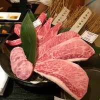 博多みやちく - かなり上品な焼き肉。
                口の中でとろけました
                (>∀<●)ﾉ
                