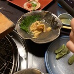 海鮮茶屋貝族料理みのしょう - なんかの貝。あ、ここは貝料理の店なんですよ、そういえば。貝のお汁もオススメで飲みました。