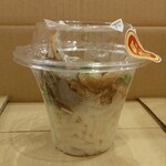ディオ - ミニカップ肉うどん (税抜)119円→83円 ※正面から (2023.10.09)