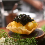 IZA - 柿とキャビアのタルトアップ