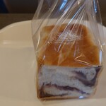 トイット Tiny Bakery - あん食パン　ハーフ